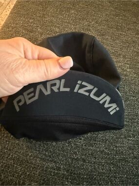 Pearl Izumi Black Cycling Cap with flip front in excellent condition